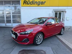 Fiery red / mic Gebraucht 2020 Hyundai i30 Trend Kleinwagen | 16.980 € (Fairer Preis)