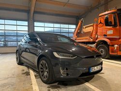 Grau Gebraucht 2018 Tesla Model X SUV | 25.500 €