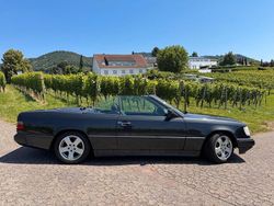 Schwarz Gebraucht 1994 Mercedes E320 Cabrio | 21.000 €
