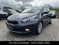Grau Gebraucht 2013 Kia Ceed Edition 7 Limousine | 8.800 € (Etwas zu teuer)