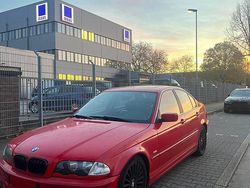 Rot Gebraucht 1998 BMW 323 Limousine | 2.500 € (Superpreis)