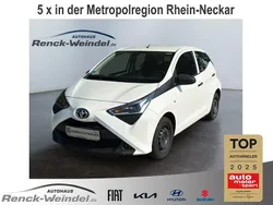 Weiss Gebraucht 2019 Toyota Aygo Kleinwagen | 9.989 € (Fairer Preis)