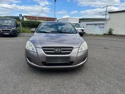 Gold Gebraucht 2009 Kia Ceed Limousine | 1.400 € (Guter Preis)