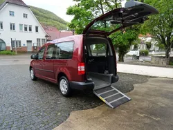 Rot Gebraucht 2012 VW Caddy Maxi Trendline Van / Kleinbus | 19.480 €