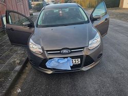 Grau Gebraucht 2014 Ford Focus Ambiente Limousine | 4.699 € (Guter Preis)