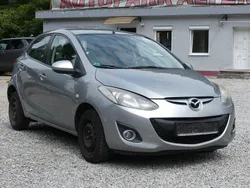 Silber Gebraucht 2012 Mazda 2 Edition Limousine | 1.390 €