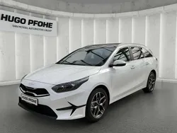 Deluxeweiss metallic Neu 2025 Kia Ceed Sportswagon Platinum Kombi | 34.961 € (Etwas zu teuer)