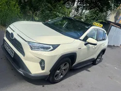 Weiß Gebraucht 2020 Toyota RAV4 Hybrid Lounge SUV | 24.100 € (Fairer Preis)