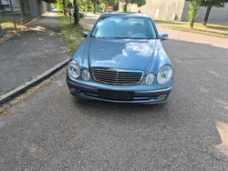 Blau Gebraucht 2025 Mercedes E500 Avantgarde Limousine | 17.900 €