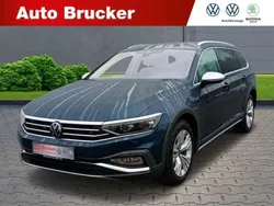 Aquamarinblau metallic Gebraucht 2024 VW Passat Alltrack Kombi | 48.920 €