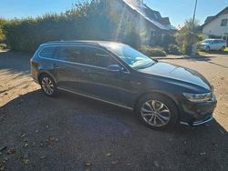 Grau Gebraucht 2020 VW Passat GTE Kombi | 24.000 € (Fairer Preis)