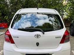 Weiß Gebraucht 2010 Toyota Yaris Life Limousine | 3.950 € (Fairer Preis)