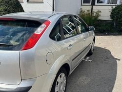 Grau Gebraucht 2006 Ford Focus Limousine | 1.950 € (Guter Preis)