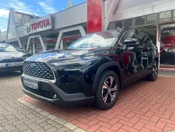 Tiefschwarz mica metallic Gebraucht 2023 Toyota Corolla Cross Basis SUV | 34.890 € (Guter Preis)