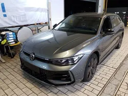 Grau Gebraucht 2025 VW Passat R-line Kombi | 45.930 € (Superpreis)