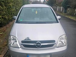 Grau Gebraucht 2006 Opel Meriva Van / Kleinbus | 2.000 €