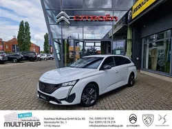 Okenit weiss metallic Gebraucht 2024 Peugeot 308 Allure Kombi | 19.840 € (Superpreis)