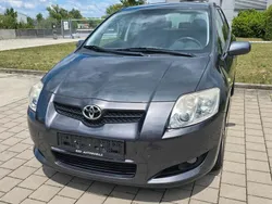 Grau Gebraucht 2009 Toyota Auris Life Limousine | 4.990 € (Fairer Preis)