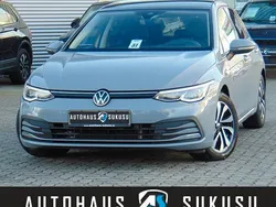 Mondsteingrau Gebraucht 2022 VW Golf VIII Active Limousine | 24.990 € (Etwas zu teuer)