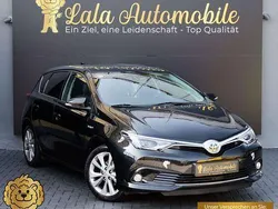 Schwarz Gebraucht 2015 Toyota Auris Hybrid Limousine | 13.490 € (Etwas zu teuer)