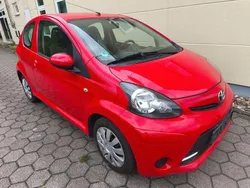 Rot Gebraucht 2012 Toyota Aygo Kleinwagen | 2.990 € (Guter Preis)