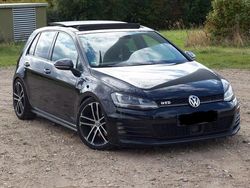 Schwarz Gebraucht 2014 VW Golf VII Limousine | 14.499 €