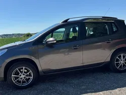 Grau Gebraucht 2015 Peugeot 2008 Active SUV | 8.900 € (Fairer Preis)