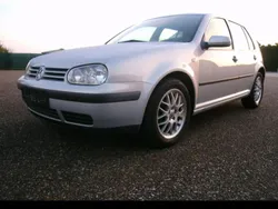 Silber Gebraucht 1999 VW Golf IV Kleinwagen | 2.300 €