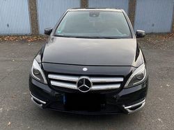 Schwarz Gebraucht 2012 Mercedes B200 Van / Kleinbus | 5.999 € (Guter Preis)