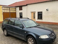 Grau Gebraucht 2002 VW Passat Kombi | 1.000 € (Fairer Preis)