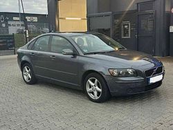 Grau Gebraucht 2005 Volvo S40 Kinetic Limousine | 1.950 € (Teuer)