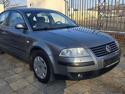 Grau Gebraucht 2003 VW Passat Basis Limousine | 1.890 € (Fairer Preis)