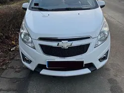 Weiß Gebraucht 2010 Chevrolet Spark Kleinwagen | 2.300 € (Guter Preis)