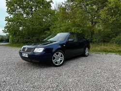 Blau Gebraucht 2001 VW Bora Limousine | 5.000 €