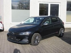 Deep black (metallic) Gebraucht 2021 VW Polo Beats Limousine | 16.788 € (Fairer Preis)