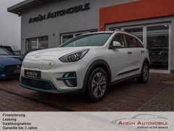 Weiß Gebraucht 2022 Kia Niro Vision SUV | 16.995 € (Fairer Preis)