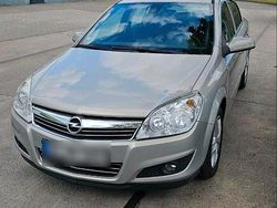 Grau Gebraucht 2008 Opel Astra Limousine | 3.750 € (Teuer)