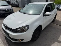 Weiß Gebraucht 2009 VW Golf VI Trendline Kleinwagen | 2.590 € (Fairer Preis)