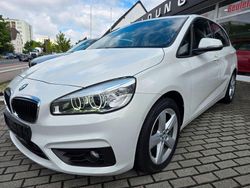 Weiß Gebraucht 2016 BMW 216 Active Tourer Basis Van / Kleinbus | 10.990 € (Fairer Preis)