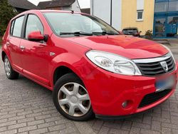 Rot Gebraucht 2009 Dacia Sandero Lauréate Kleinwagen | 2.390 € (Guter Preis)