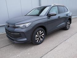 Delfingrau metallic Neu 2026 VW Tiguan Life SUV | 48.979 € (Guter Preis)