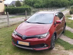 Rot Gebraucht 2018 Toyota Auris Touring Sports Kombi | 17.000 € (Fairer Preis)