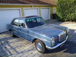 Blau Gebraucht 1972 Mercedes W115 Limousine | 18.900 €