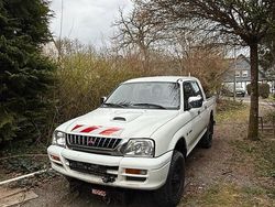 Weiß Gebraucht 2001 Mitsubishi L200 Abholung | 4.000 €