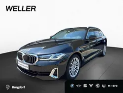 Black sapphire (schwarz) Gebraucht 2021 BMW 520 Luxury Line Kombi | 29.490 € (Etwas zu teuer)