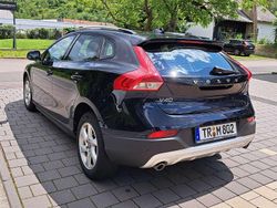 Blau Gebraucht 2016 Volvo V40 CC Kombi | 11.000 € (Etwas zu teuer)