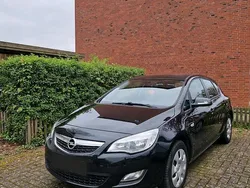 Schwarz Gebraucht 2011 Opel Astra Selection Limousine | 3.900 € (Fairer Preis)