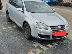 Silber Gebraucht 2009 VW Golf V Comfortline Kombi | 3.700 € (Etwas zu teuer)
