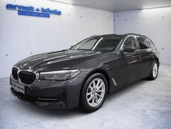 Grau Gebraucht 2023 BMW 520 Kombi | 37.890 € (Fairer Preis)