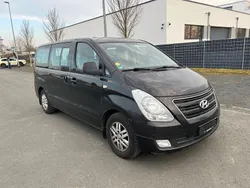 Braun Gebraucht 2017 Hyundai H-1 Premium Van / Kleinbus | 18.300 € (Etwas zu teuer)